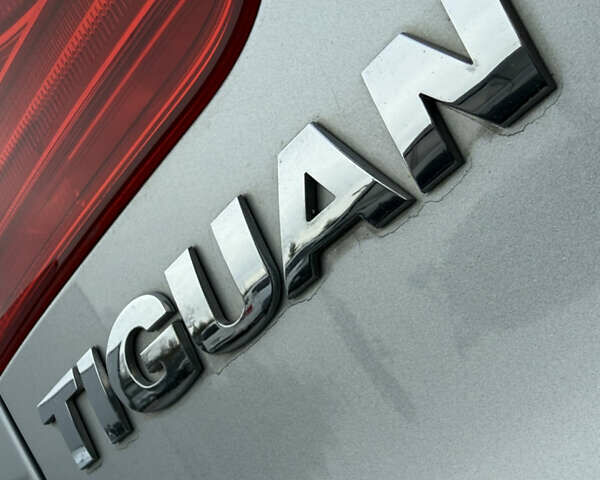 Серый Фольксваген Тигуан, объемом двигателя 2 л и пробегом 181 тыс. км за 15000 $, фото 48 на Automoto.ua