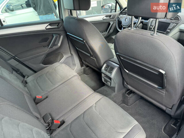 Серый Фольксваген Тигуан, объемом двигателя 1.97 л и пробегом 149 тыс. км за 25000 $, фото 18 на Automoto.ua