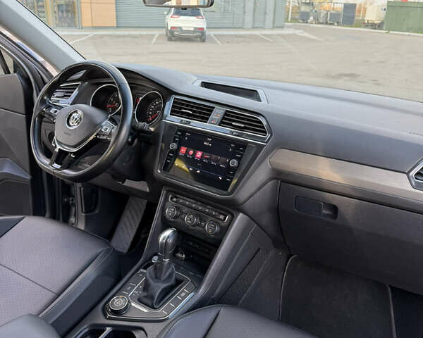 Серый Фольксваген Тигуан, объемом двигателя 2 л и пробегом 240 тыс. км за 14999 $, фото 22 на Automoto.ua