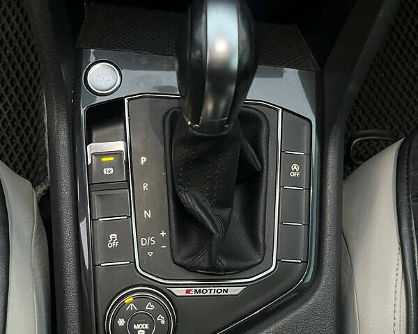 Серый Фольксваген Тигуан, объемом двигателя 1.98 л и пробегом 127 тыс. км за 17800 $, фото 15 на Automoto.ua