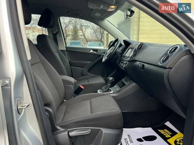 Сірий Фольксваген Тігуан, об'ємом двигуна 2 л та пробігом 196 тис. км за 13300 $, фото 21 на Automoto.ua