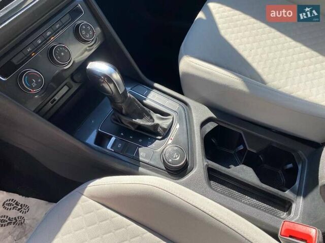 Серый Фольксваген Тигуан, объемом двигателя 2 л и пробегом 172 тыс. км за 14300 $, фото 17 на Automoto.ua