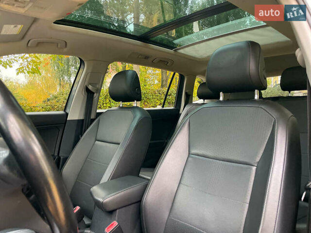 Серый Фольксваген Тигуан, объемом двигателя 2 л и пробегом 205 тыс. км за 16940 $, фото 33 на Automoto.ua