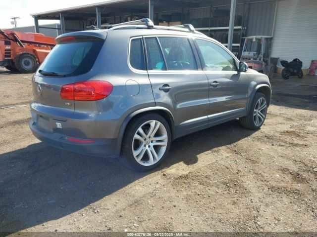 Серый Фольксваген Тигуан, объемом двигателя 2 л и пробегом 55 тыс. км за 8000 $, фото 3 на Automoto.ua