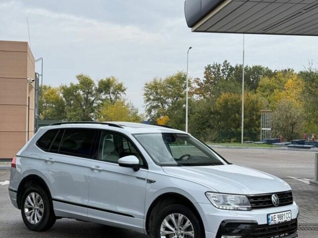 Серый Фольксваген Тигуан, объемом двигателя 2 л и пробегом 167 тыс. км за 15999 $, фото 2 на Automoto.ua