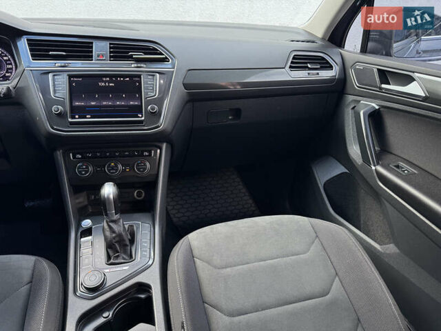 Серый Фольксваген Тигуан, объемом двигателя 2 л и пробегом 197 тыс. км за 22900 $, фото 18 на Automoto.ua