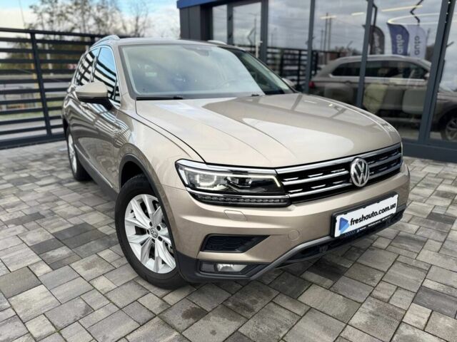 Серый Фольксваген Тигуан, объемом двигателя 2 л и пробегом 320 тыс. км за 20500 $, фото 5 на Automoto.ua