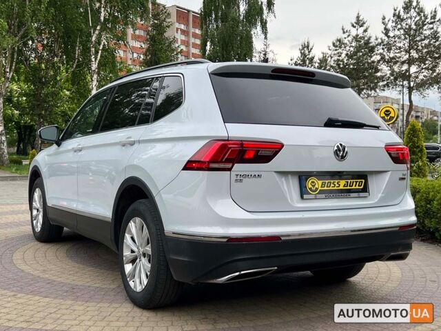 Сірий Фольксваген Тігуан, об'ємом двигуна 2 л та пробігом 60 тис. км за 24699 $, фото 4 на Automoto.ua