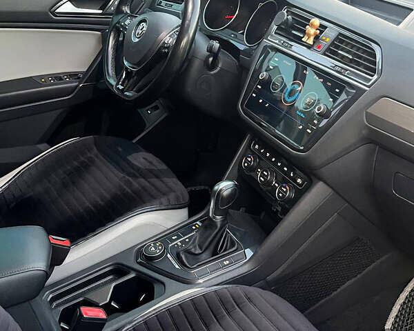 Серый Фольксваген Тигуан, объемом двигателя 1.98 л и пробегом 127 тыс. км за 17800 $, фото 14 на Automoto.ua