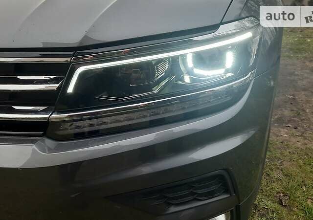 Серый Фольксваген Тигуан, объемом двигателя 2 л и пробегом 194 тыс. км за 25000 $, фото 10 на Automoto.ua