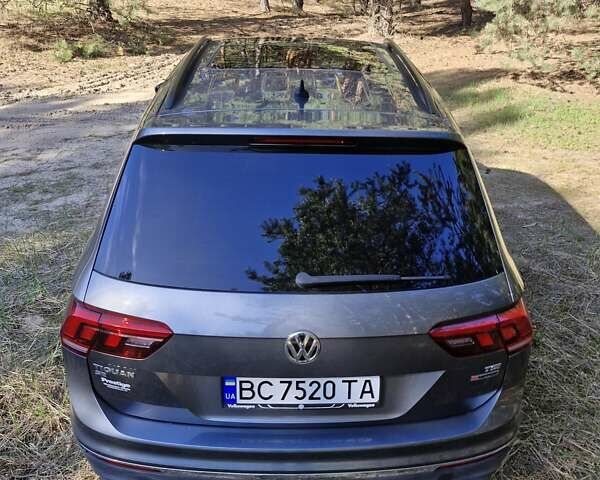 Серый Фольксваген Тигуан, объемом двигателя 1.98 л и пробегом 143 тыс. км за 20000 $, фото 5 на Automoto.ua