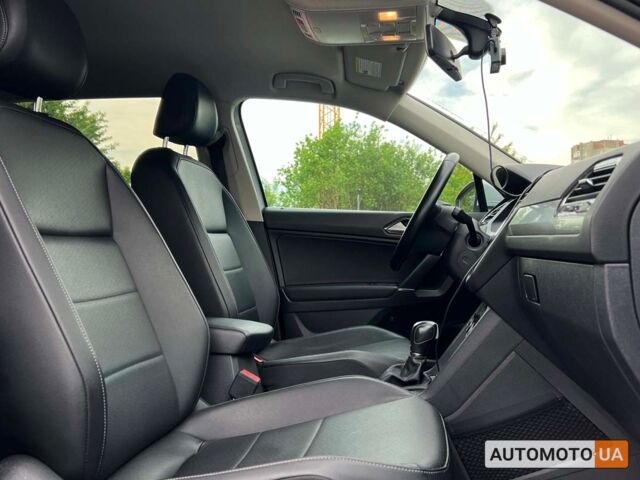 Сірий Фольксваген Тігуан, об'ємом двигуна 2 л та пробігом 60 тис. км за 24699 $, фото 9 на Automoto.ua