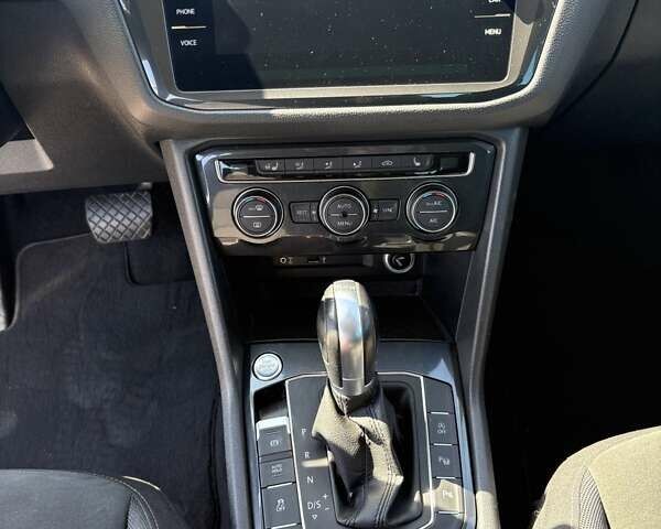 Серый Фольксваген Тигуан, объемом двигателя 1.98 л и пробегом 116 тыс. км за 28000 $, фото 14 на Automoto.ua