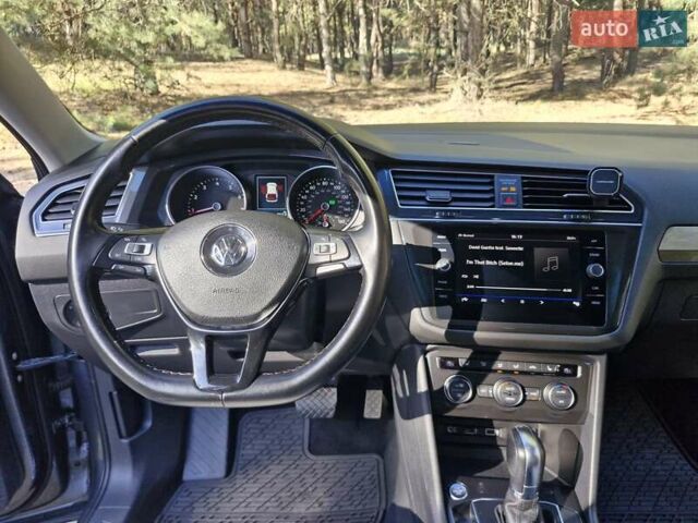 Серый Фольксваген Тигуан, объемом двигателя 1.98 л и пробегом 143 тыс. км за 20000 $, фото 15 на Automoto.ua