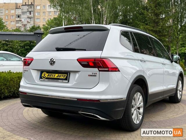 Сірий Фольксваген Тігуан, об'ємом двигуна 2 л та пробігом 60 тис. км за 24699 $, фото 6 на Automoto.ua