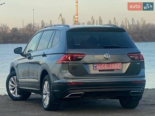 Серый Фольксваген Тигуан, объемом двигателя 2 л и пробегом 264 тыс. км за 15500 $, фото 4 на Automoto.ua