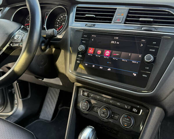 Серый Фольксваген Тигуан, объемом двигателя 2 л и пробегом 240 тыс. км за 14999 $, фото 26 на Automoto.ua