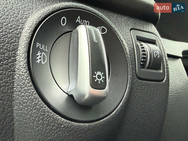 Серый Фольксваген Тигуан, объемом двигателя 2 л и пробегом 181 тыс. км за 15000 $, фото 30 на Automoto.ua