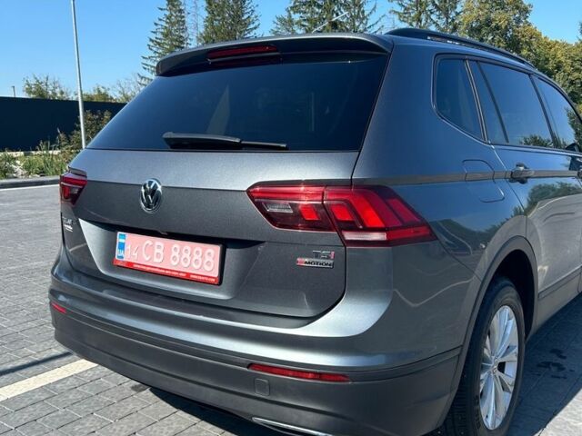 Сірий Фольксваген Тігуан, об'ємом двигуна 2 л та пробігом 135 тис. км за 15500 $, фото 2 на Automoto.ua