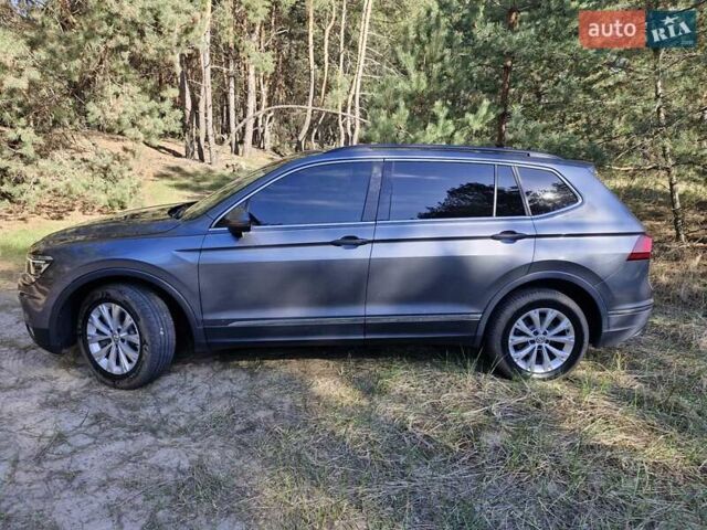 Серый Фольксваген Тигуан, объемом двигателя 1.98 л и пробегом 143 тыс. км за 20000 $, фото 4 на Automoto.ua