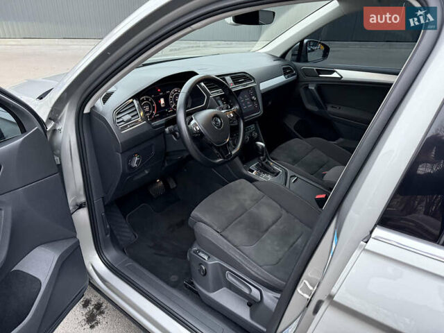 Серый Фольксваген Тигуан, объемом двигателя 2 л и пробегом 263 тыс. км за 18700 $, фото 13 на Automoto.ua