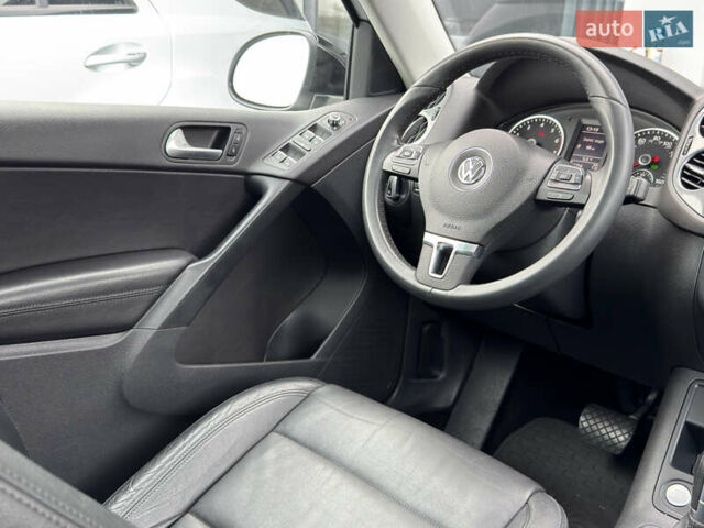 Серый Фольксваген Тигуан, объемом двигателя 2 л и пробегом 181 тыс. км за 15000 $, фото 10 на Automoto.ua