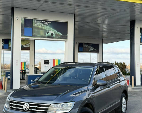 Серый Фольксваген Тигуан, объемом двигателя 2 л и пробегом 240 тыс. км за 14999 $, фото 9 на Automoto.ua