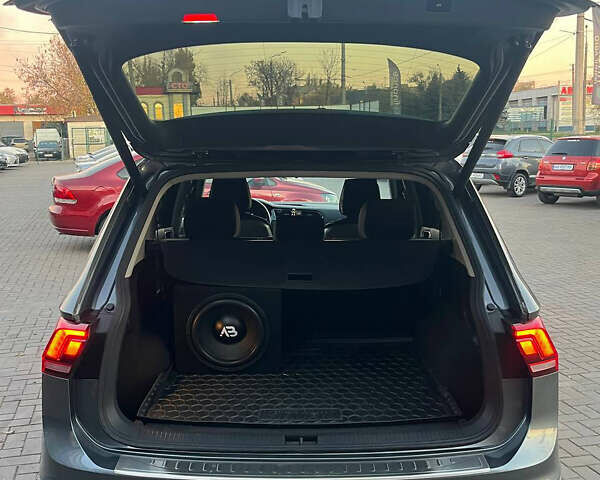 Серый Фольксваген Тигуан, объемом двигателя 1.98 л и пробегом 127 тыс. км за 17800 $, фото 7 на Automoto.ua