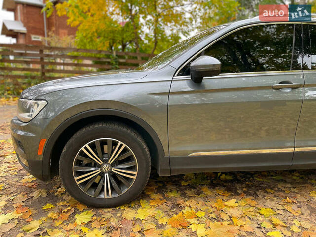 Серый Фольксваген Тигуан, объемом двигателя 2 л и пробегом 205 тыс. км за 16940 $, фото 17 на Automoto.ua