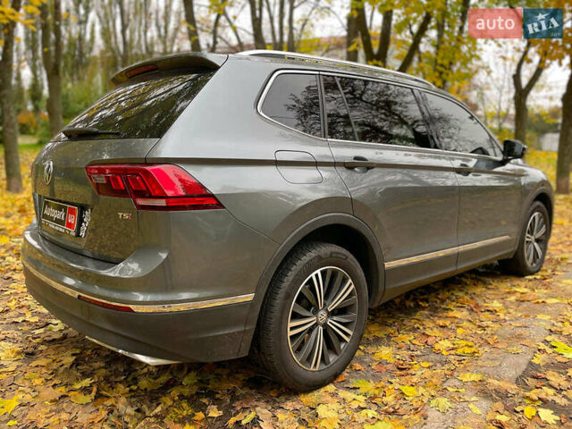 Серый Фольксваген Тигуан, объемом двигателя 2 л и пробегом 205 тыс. км за 16940 $, фото 11 на Automoto.ua