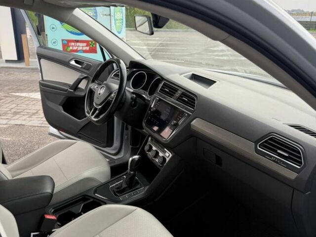 Серый Фольксваген Тигуан, объемом двигателя 2 л и пробегом 167 тыс. км за 15999 $, фото 16 на Automoto.ua