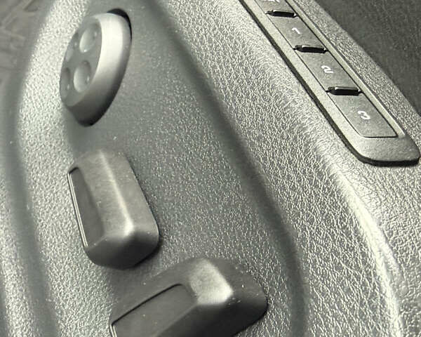 Серый Фольксваген Тигуан, объемом двигателя 2 л и пробегом 181 тыс. км за 15000 $, фото 35 на Automoto.ua