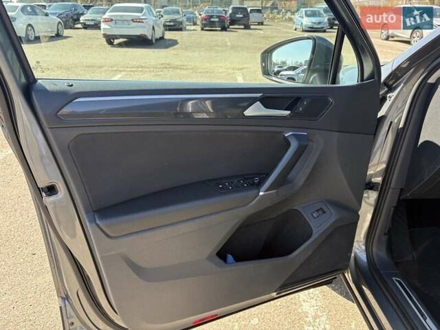 Серый Фольксваген Тигуан, объемом двигателя 1.98 л и пробегом 116 тыс. км за 28000 $, фото 9 на Automoto.ua