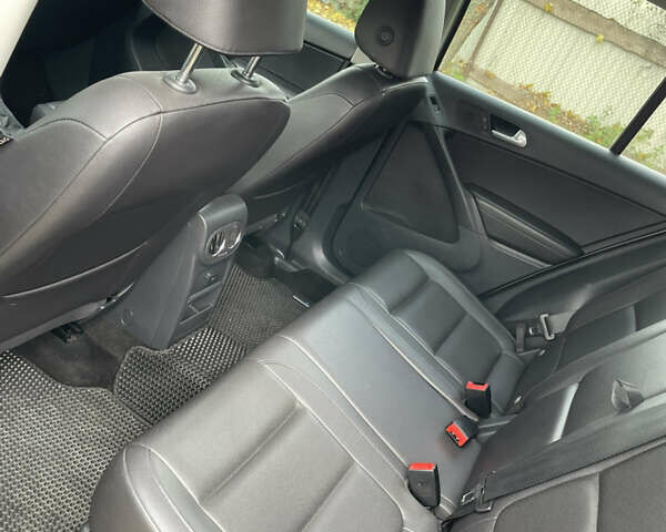 Сірий Фольксваген Тігуан, об'ємом двигуна 1.98 л та пробігом 199 тис. км за 12700 $, фото 13 на Automoto.ua