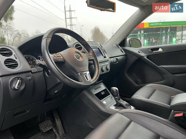 Серый Фольксваген Тигуан, объемом двигателя 2 л и пробегом 172 тыс. км за 10990 $, фото 7 на Automoto.ua