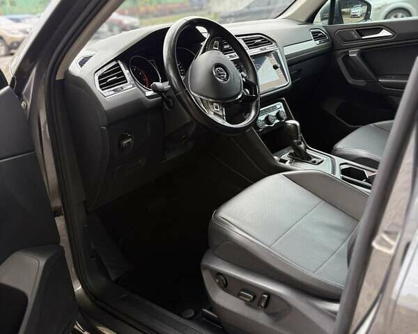 Сірий Фольксваген Тігуан, об'ємом двигуна 1.98 л та пробігом 128 тис. км за 17900 $, фото 16 на Automoto.ua