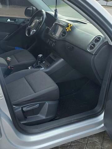 Серый Фольксваген Тигуан, объемом двигателя 1.98 л и пробегом 145 тыс. км за 12850 $, фото 2 на Automoto.ua