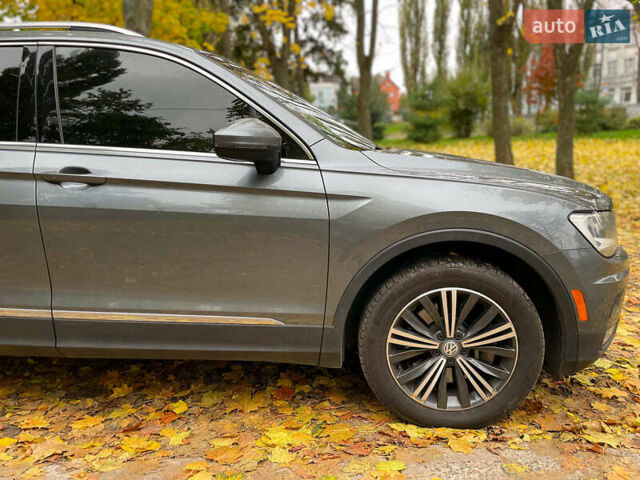 Серый Фольксваген Тигуан, объемом двигателя 2 л и пробегом 205 тыс. км за 16940 $, фото 8 на Automoto.ua