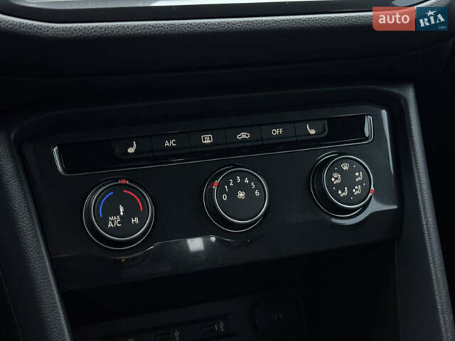 Серый Фольксваген Тигуан, объемом двигателя 2 л и пробегом 263 тыс. км за 18700 $, фото 31 на Automoto.ua