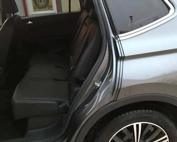 Серый Фольксваген Тигуан, объемом двигателя 2 л и пробегом 75 тыс. км за 20000 $, фото 4 на Automoto.ua