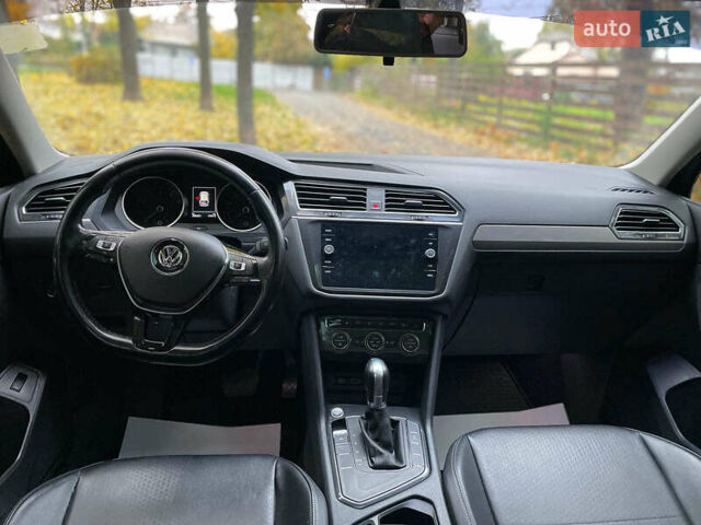 Серый Фольксваген Тигуан, объемом двигателя 2 л и пробегом 205 тыс. км за 16940 $, фото 25 на Automoto.ua