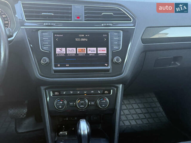 Серый Фольксваген Тигуан, объемом двигателя 2 л и пробегом 224 тыс. км за 25700 $, фото 55 на Automoto.ua