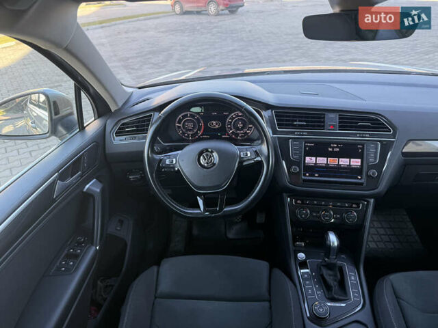 Серый Фольксваген Тигуан, объемом двигателя 2 л и пробегом 224 тыс. км за 25700 $, фото 50 на Automoto.ua