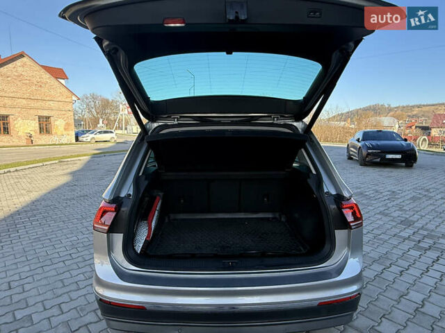 Серый Фольксваген Тигуан, объемом двигателя 2 л и пробегом 224 тыс. км за 25700 $, фото 76 на Automoto.ua