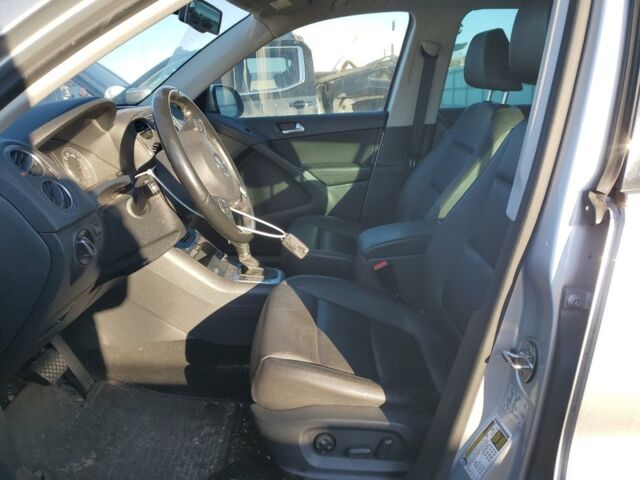 Сірий Фольксваген Тігуан, об'ємом двигуна 2 л та пробігом 166 тис. км за 8300 $, фото 6 на Automoto.ua