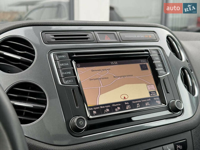 Серый Фольксваген Тигуан, объемом двигателя 2 л и пробегом 181 тыс. км за 15000 $, фото 28 на Automoto.ua