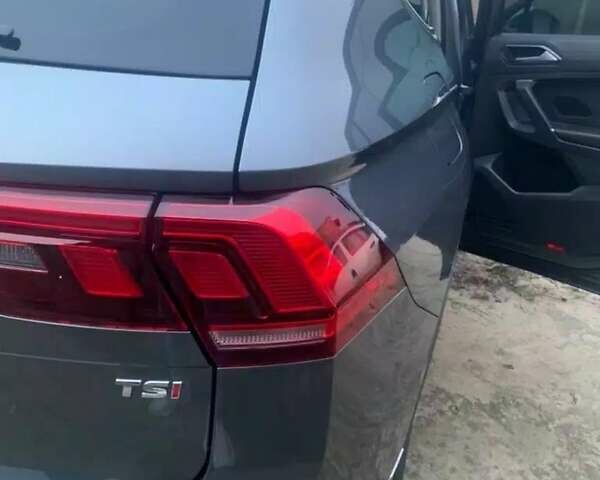 Серый Фольксваген Тигуан, объемом двигателя 2 л и пробегом 75 тыс. км за 20000 $, фото 7 на Automoto.ua