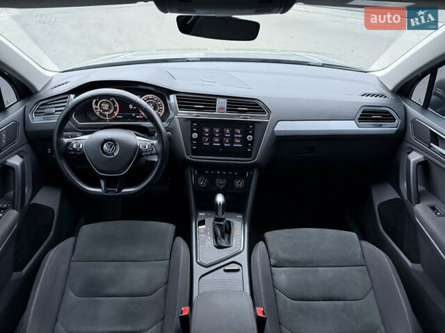Серый Фольксваген Тигуан, объемом двигателя 2 л и пробегом 263 тыс. км за 18700 $, фото 16 на Automoto.ua