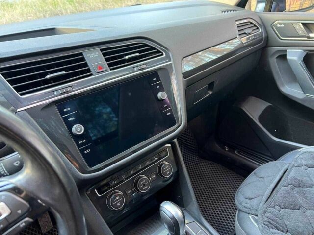 Серый Фольксваген Тигуан, объемом двигателя 2 л и пробегом 215 тыс. км за 21000 $, фото 10 на Automoto.ua