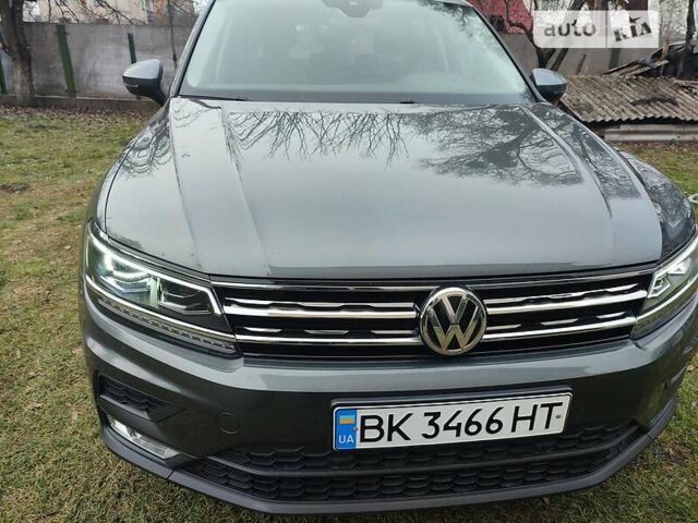 Серый Фольксваген Тигуан, объемом двигателя 2 л и пробегом 194 тыс. км за 25000 $, фото 4 на Automoto.ua